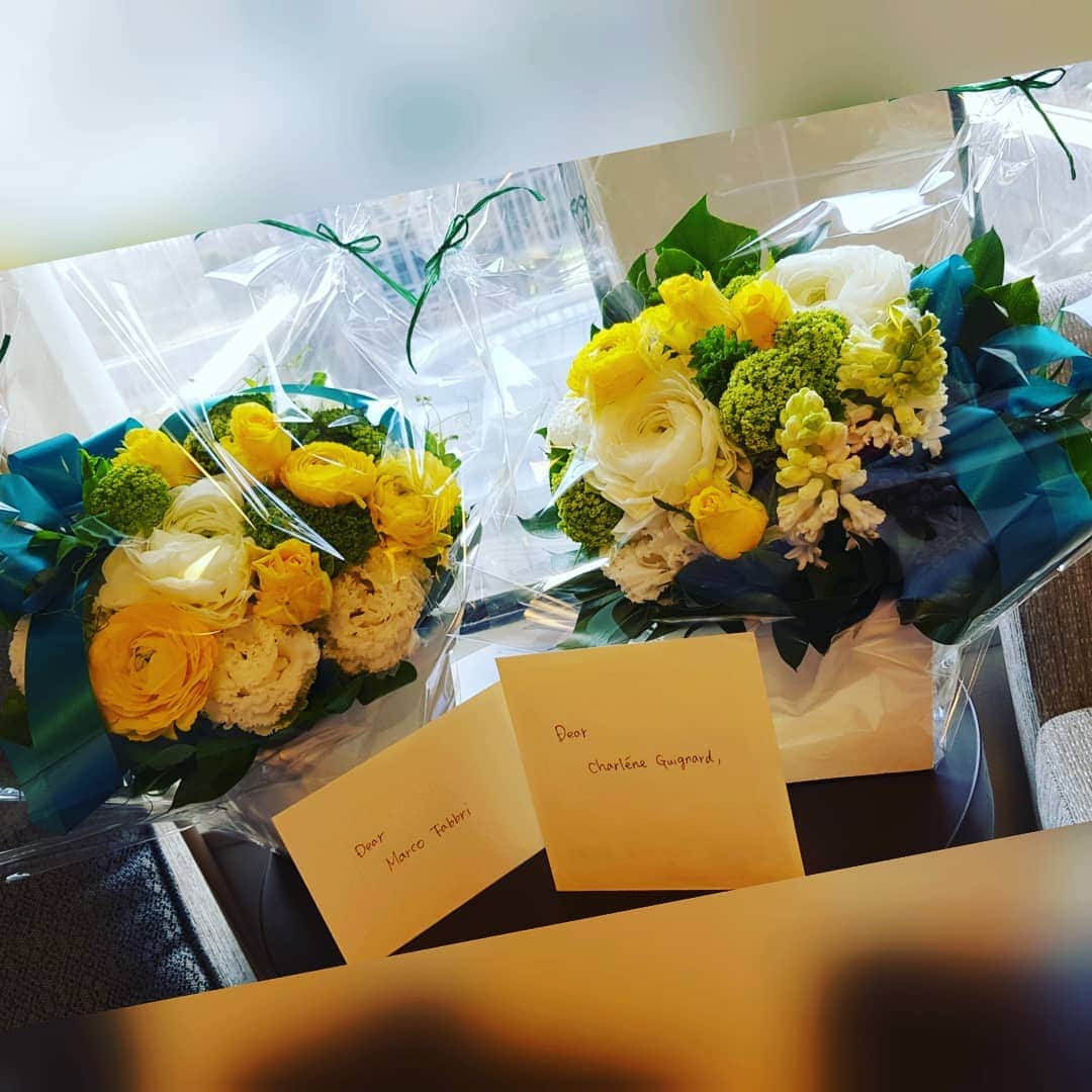 のインスタグラム：「It's always a pleasure to receive such beautiful flowers in your room from your fans. Thanks @meg.imimi for making our day more "flowery"!!! #worldchampionships #tokyo #japan #🇯🇵 #flowers #fans #sohappy #thankyou #thankyousomuch😘 #beautiful #isufigureskating #isu #icedance #italiateam #teamitaly🇮🇹」