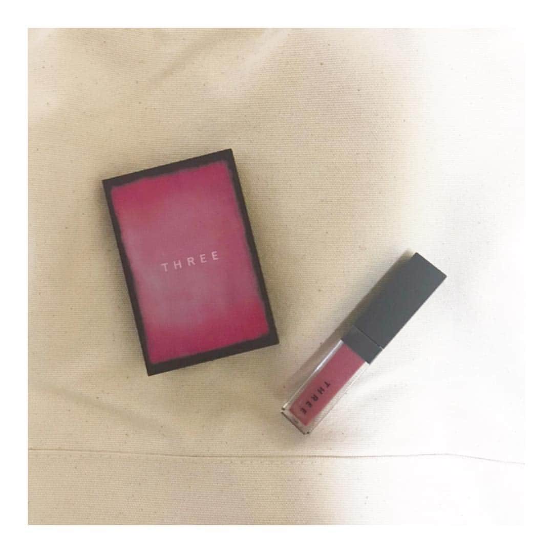 のインスタグラム：「@threecosmetics  #限定コスメ #くすみピンク #ピンクメイク #ピンクアイシャドウ #ピンクリップ #three #コスメ #コスメ購入品 #likeforlikes」