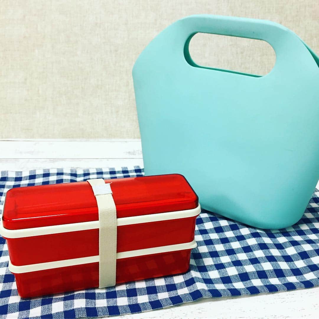 リヒトラブ 公式さんのインスタグラム写真 - (リヒトラブ 公式Instagram)「. ランチトートにぴったりなシリコン製のミニトートです。シリコンでできているので、濡れても安心、汚れても丸洗いできます。大きく開いて自立するのでアウトドアやおふろセットにも便利です。 . Bloomin Mini-Tote Bag This silicone-made mini tote bag is perfect for lunch bag: water-resistant so washable. It would also be good to use outdoor or in the bath because it stands by itself. . #ミニトートバッグ #minitotebag #bloomin#ブルーミン#lihitlab #リヒトラブ」3月20日 17時20分 - lihitlab._official