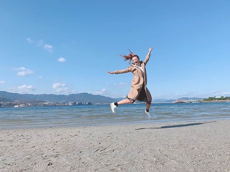 内田美麗（麗奈ゆう）さんのインスタグラム写真 - (内田美麗（麗奈ゆう）Instagram)「JUMP🐙💖🎀💕💘💞💓💗🌸 #広島#厳島神社#jump#海」3月20日 17時34分 - miretan29