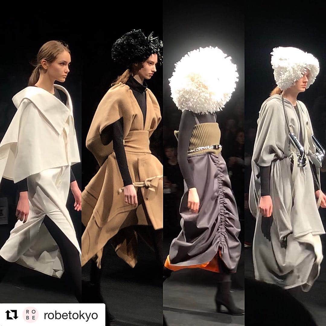 azのインスタグラム：「学生に戻ったみたいな気持ちになったぞ。らぶ。 #Repost @robetokyo with @get_repost ・・・ #ROBE東コレ隊 2日目ラストは #ANREALAGE 💥パリコレも何度か見に行かせていただきましたが、日本で見るのは久々！今回は先日パリで発表したコレクション“detail”の発表。写真にしてしまえばわからない現実（例えばサイズだったり）をデフォルメしたらどうなるか。神は細部に宿る。 ・ 「写真では大きいと思ってた〜！」ってまさにマーライオン現象なんですが、このSNS社会では日常茶飯事ですよね。 インスタに並んだのは服のディテール。と思いきや、それこそがまさに服そのものなのです。例えばシャツの襟はケープになったり、ブランドのネームタグはマフラーになったり。 ・ レディースの服は300%拡大され、メンズは50〜70%拡大されてます。二人が並ぶとその違いがわかりますね。いままでも「神は細部に宿る」を掲げていましたが、今回はより服そのものに着目。細部だからって、繊細というわけじゃないのがアンリアレイジらしいですね🤔✨今後も東京の発表を続けるかも？ ・ #anrealage #アンリアレイジ #detail #神は細部に宿る #ROBE東コレ隊 #AmazonFWT #東コレ #fashionweek #19aw #AmazonFashionWeekTOKYO #ファッションショー #ランウェイ #AFWT #アマゾンファッションウィーク #2019aw #ROBEtokyo #越境レディ #tokyo #东京 #도쿄 #동경」