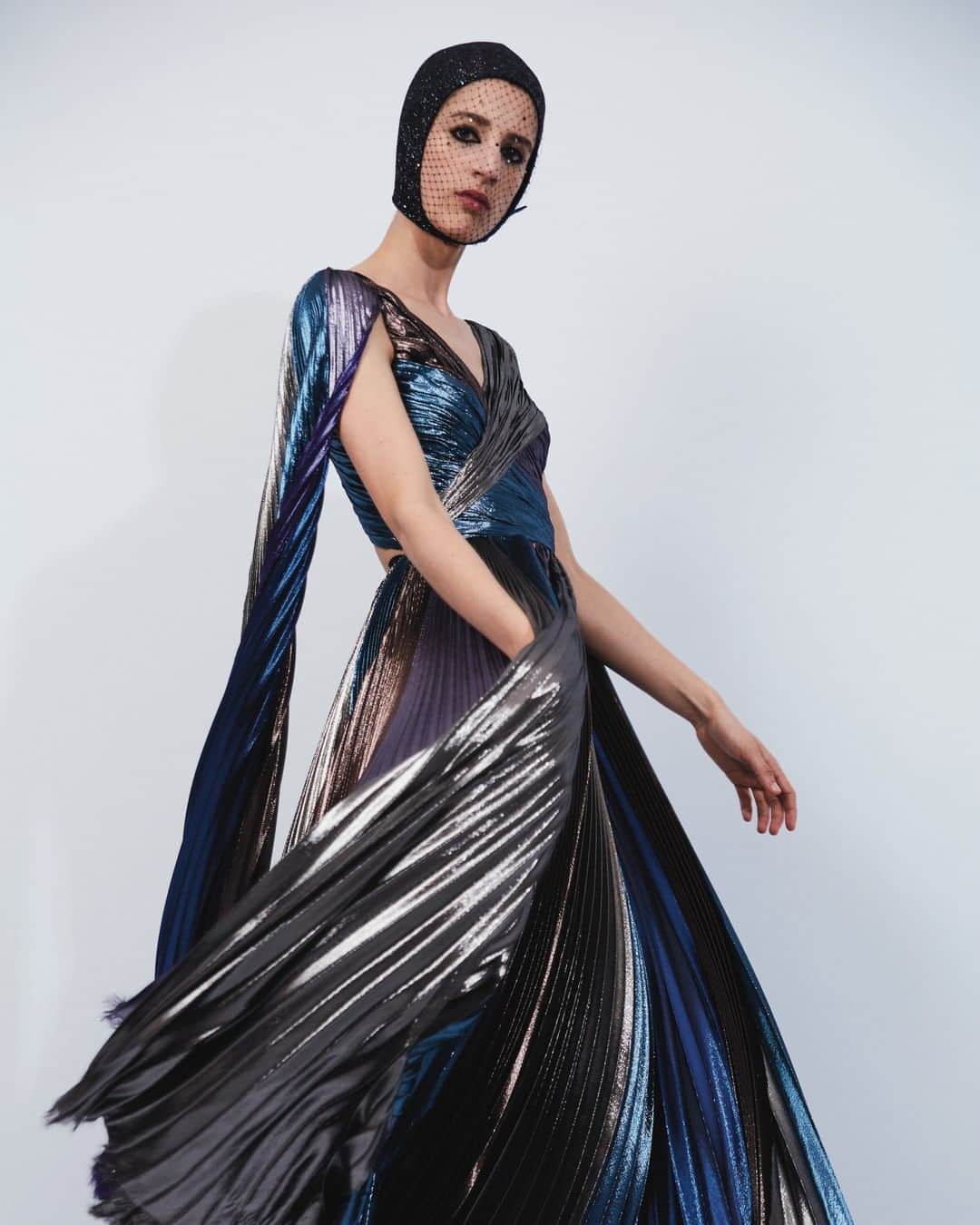 クリスチャンディオールさんのインスタグラム写真 - (クリスチャンディオールInstagram)「The shimmering lightness and poetry of a pleated lurex dress in motion, behind the scenes at the #DiorDreamParade Spring-Summer 2019 Haute Couture show by #MariaGraziaChiuri in Dubai.⁣ #DiorDubai ⁣ © @Francesco_Scotti_⁣」3月20日 17時30分 - dior