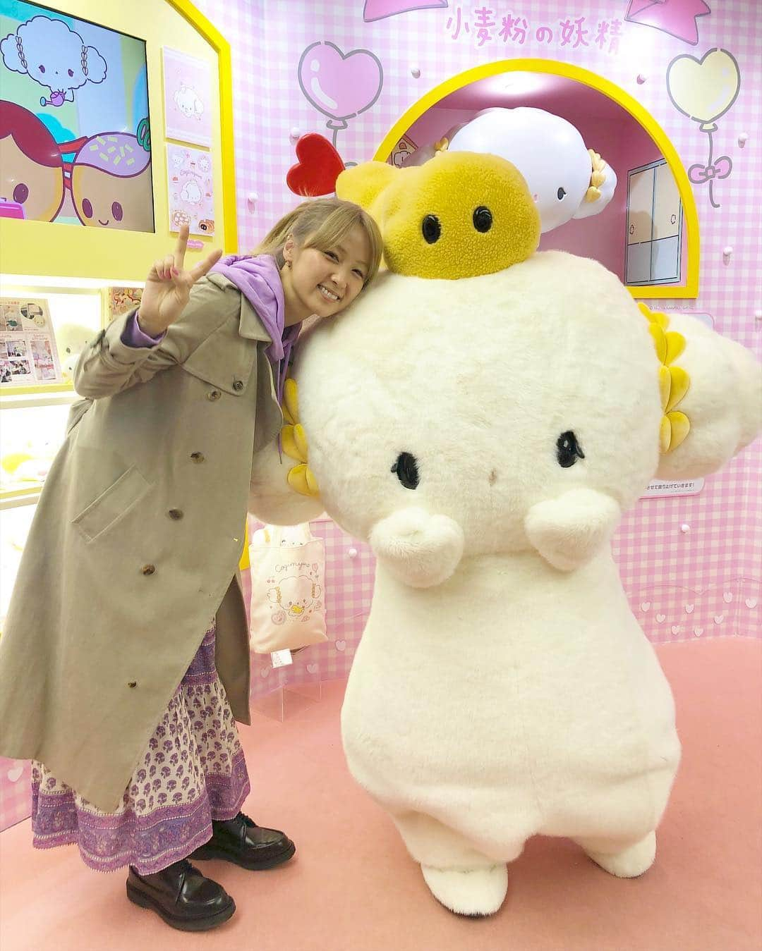 Ami さんのインスタグラム写真 - (Ami Instagram)「先日、サンリオさんの展示会へお邪魔してきました‼︎ サンリオには大好きなキャラクターが沢山‼︎ キキララ、ケロッピー、ポチャッコ、ぐでたま、、ポムポムプリン、、、他にもいっぱい。 気が付けば、小さい頃から常に近くにあったなー。と、しみじみ。 そして、新キャラクターの “こぎみゅん”にも初対面しました♡ 可愛すぎて可愛すぎて癒されまくり‼︎また会いたいw 楽しかった💓💓💓」3月20日 17時32分 - ami_dream05