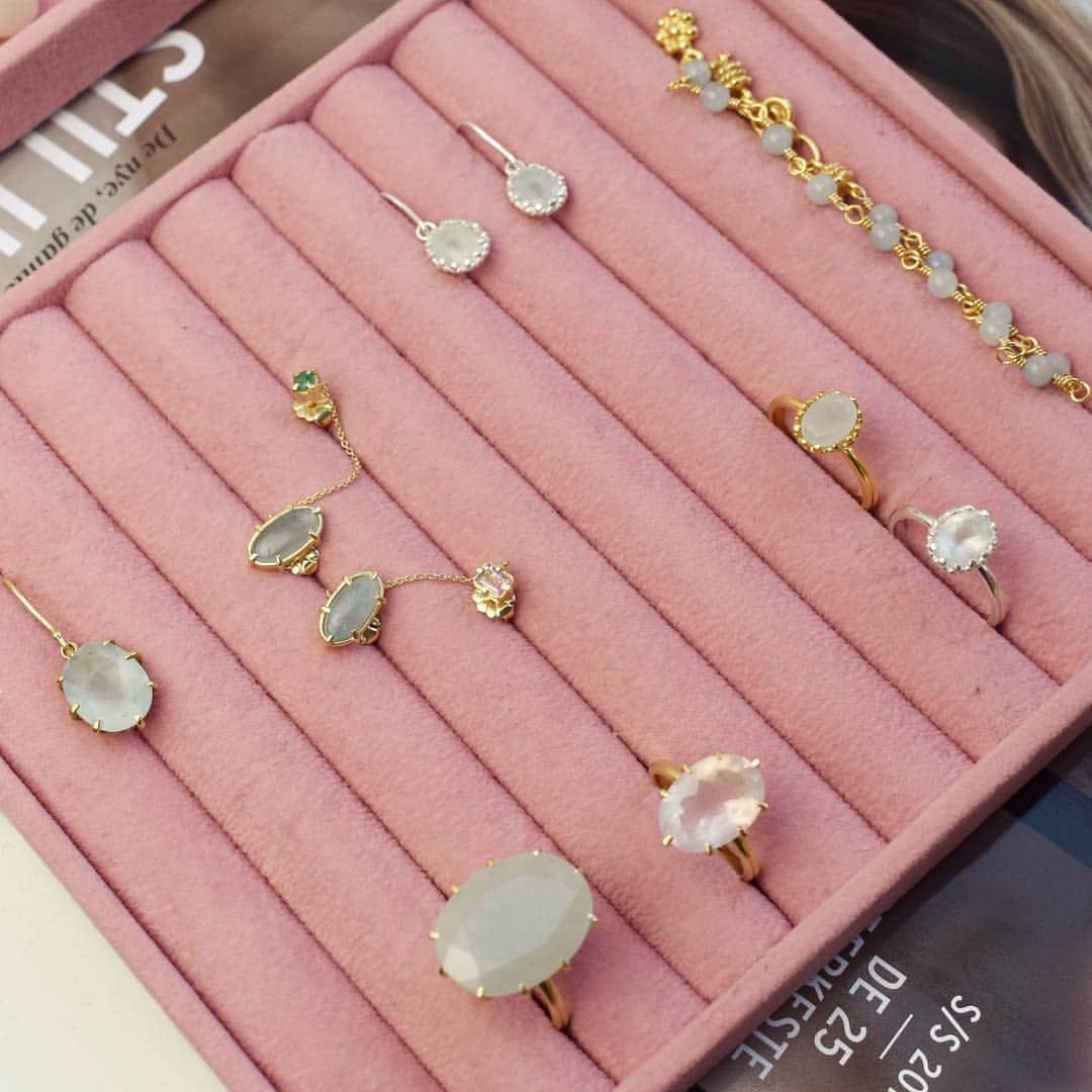のインスタグラム：「The amazing baby blue Aquamarine is the birthstone of March 💎 This is one of our absolute favourite gemstones. Did you know that Aquamarine is said to sharpen your senses and intuition? 💫 #Carrejewellery」