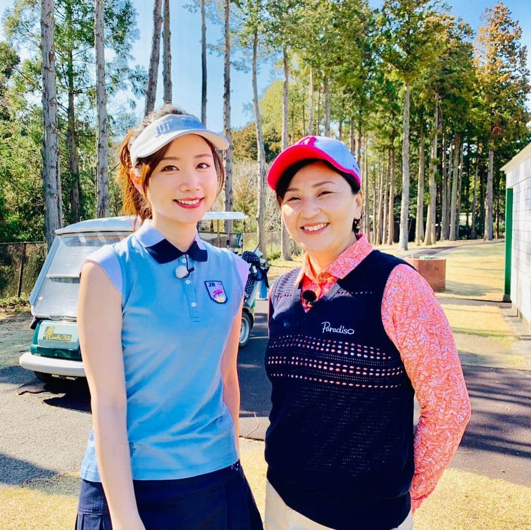 夏目愛美さんのインスタグラム写真 - (夏目愛美Instagram)「♡ 今日は最高のゴルフ日和⛳️ ロケ日和！！ 大好きな茂木プロとメイクのゆきちゃんと ピクニック気分で食べるおにぎり最高でした😍🍙 #アース製薬 #ドリームショットゴルフクリニック #tokyofm  #ラジオ #golf #golfstagram #ゴルフ #ゴルフ女子 #ゴルフウェア #ゴルフコーデ #目指せ100切り #instagood #instalike #like4like #ジュンロペ」3月20日 17時37分 - manami_natsume