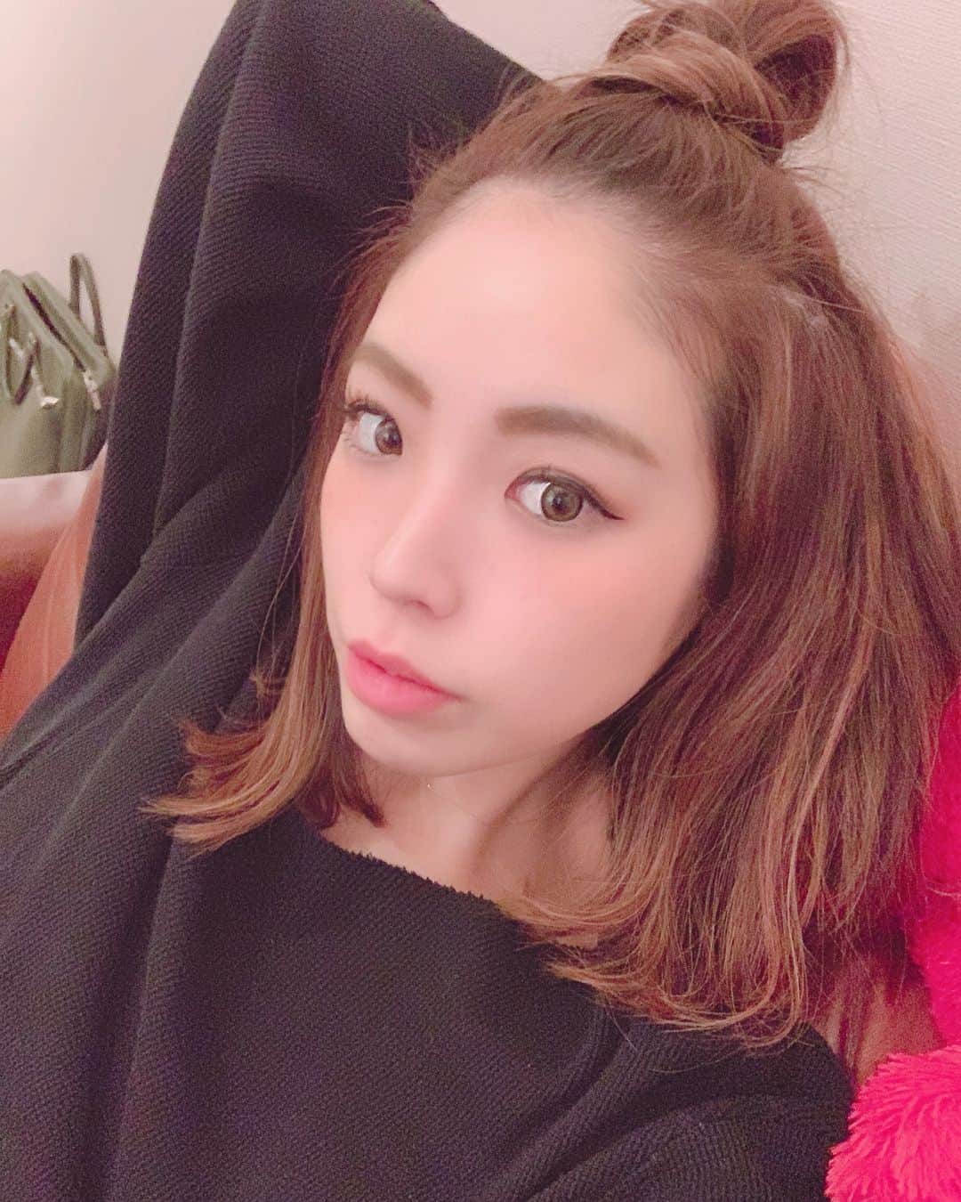 Linaのインスタグラム：「先週 @oasis3142 へカラーしに✂️ @yu_suke_kuri ちゃんいつもありがとございます😊✨ .  #oasis3142 #hairsalon #オアシス #omotesando #haircolor #haircut #表参道 #カラー #美容室」