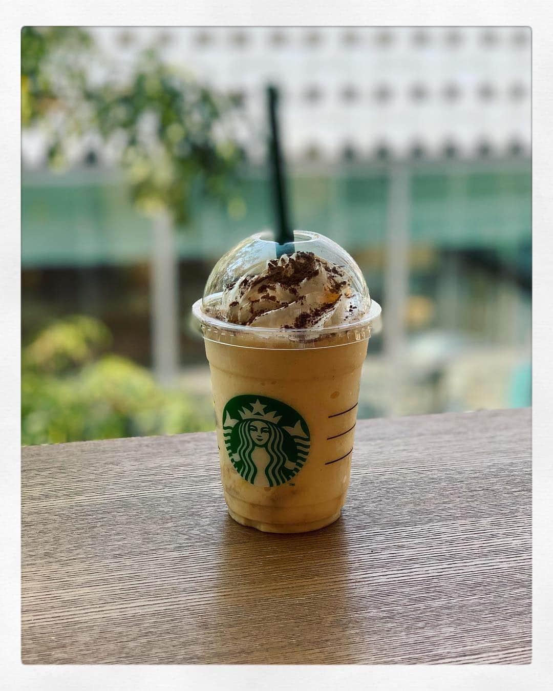 真坂美帆さんのインスタグラム写真 - (真坂美帆Instagram)「＊スタバとわたし♡＊ 新作のクラシックティラミスフラペチーノ* 最近の大人なお味ではなく、甘くてスイーツのようでしたっ♡ *** あしたもがんばるぞっ★ *** #instagood #instafood #instadrink #instapic #starbucks #coffeetime #new #ドリンク #ティラミス #スターバックス #スタバとわたし #スタバといえばわたし」3月20日 17時49分 - miho.sakurazaka_mii