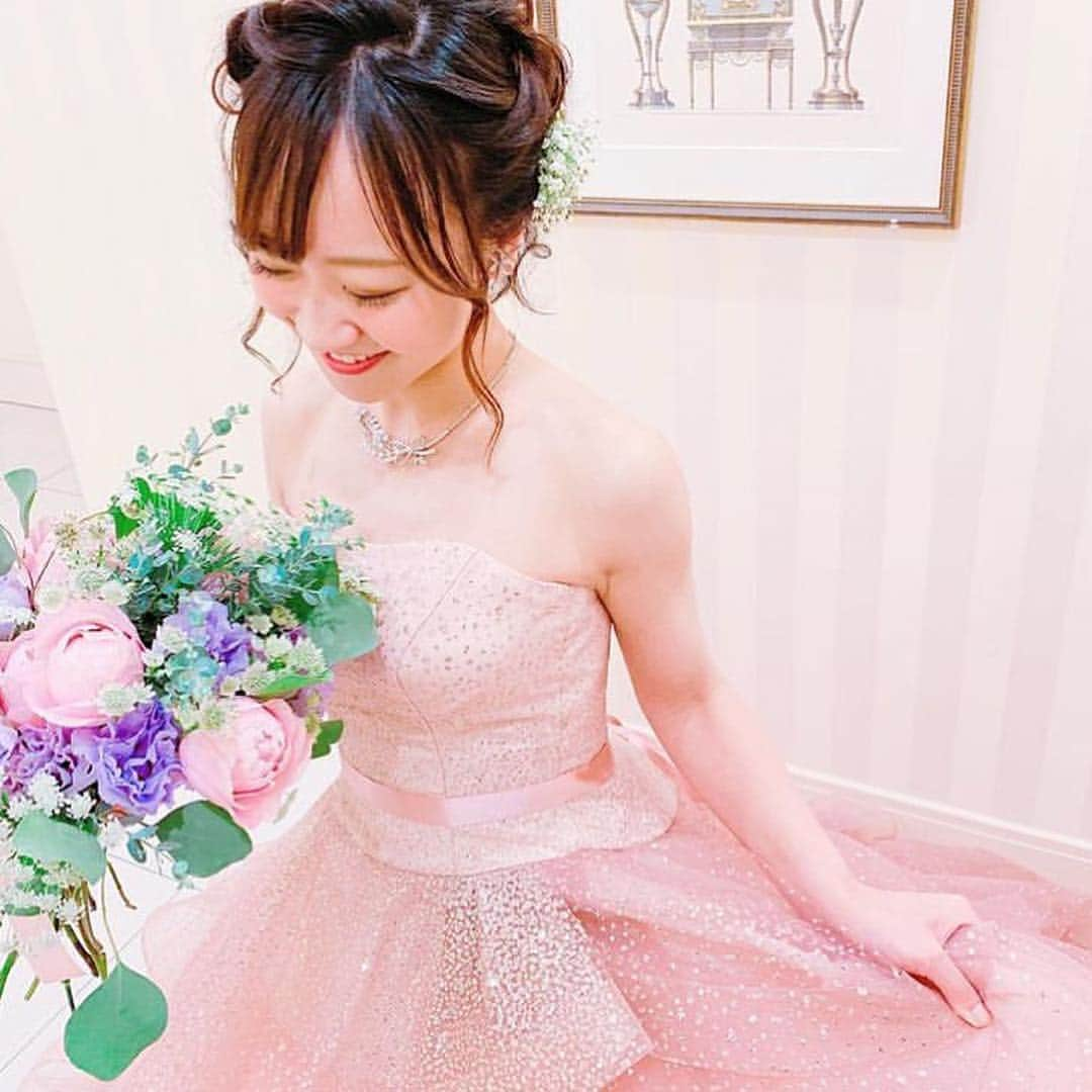 プレ花嫁の結婚式準備サイト marry【マリー】さんのインスタグラム写真 - (プレ花嫁の結婚式準備サイト marry【マリー】Instagram)「⋆*❁ ふんわりベビーピンクの#カラードレス が 可愛すぎてきゅん💕 * こちらのドレスは#タカミブライダル で 借りられる#キヨコハタ の#ピンクエレナ 🌸 . 透け感のある優しいピンクのチュールスカートに キラキラのラメが散りばめられていて まるで本物の#プリンセス みたい💍💫 * #ドレス迷子 の花嫁さんの #運命の一着 かもしれません👗✨ * photo by @anniversaire_toyosu . #プレ花嫁#ドレス選び#ドレス試着#ドレス試着レポ#カラードレス試着#ウェディングドレス試着#カラードレス選び#ウェディング#プロポーズ#試着レポ#新作ドレス#婚約#結婚式#2019春婚#2019夏婚#2019秋婚#2019冬婚#2020冬婚#ウェディングドレス#ウェディングドレス選び#marryxoxo」3月20日 18時01分 - marryxoxo_wd