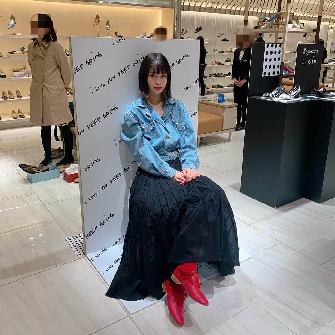 横田ひかるさんのインスタグラム写真 - (横田ひかるInstagram)「Repetto×Siaのポップアップストアへ🌹 お気に入りは真っ赤なシューズ❤︎ 柔らかくて履き心地がとても良かった〜  期間：3月20日-26日 場所：伊勢丹新宿店  #repettobysia」3月20日 17時58分 - _rncn950805