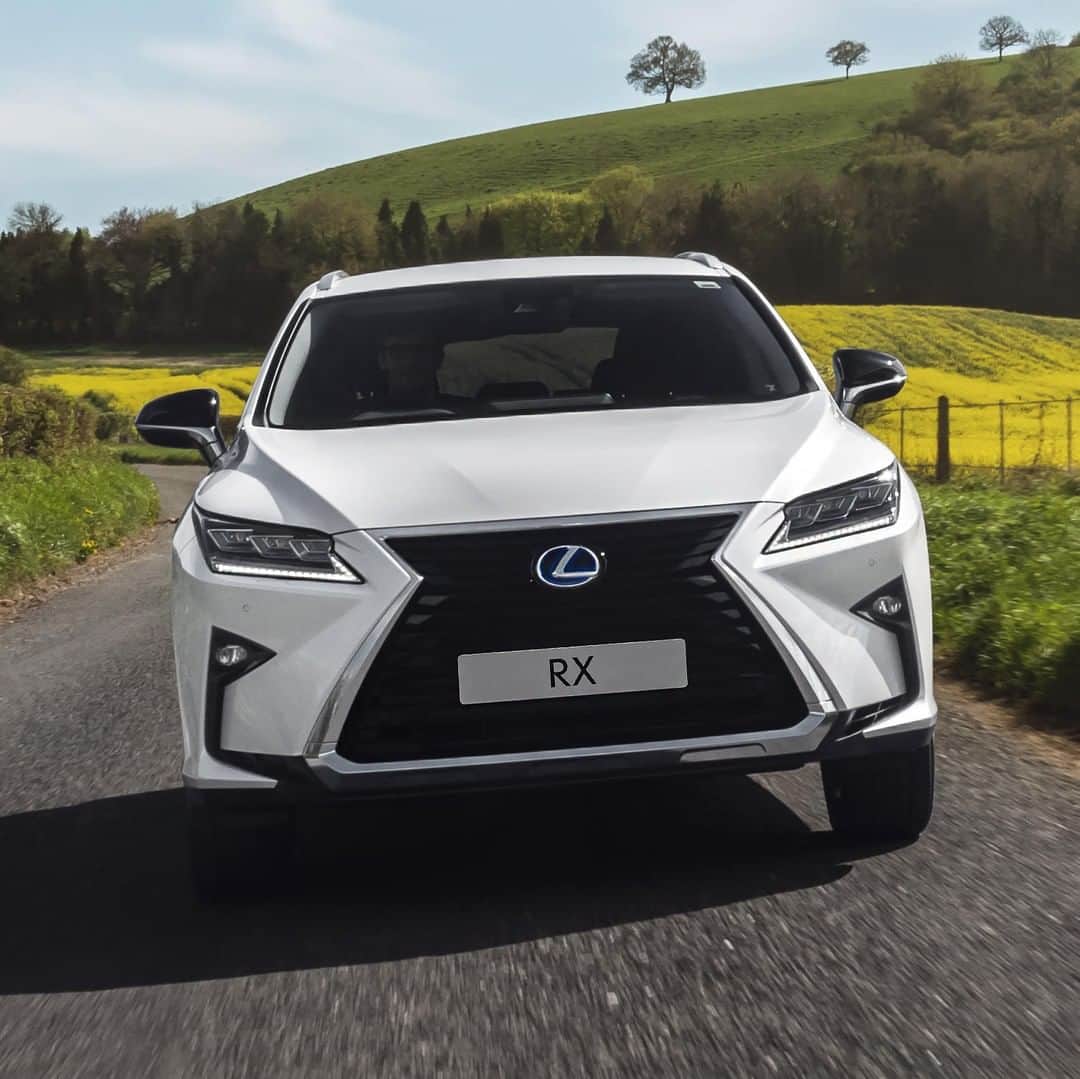 Lexus UKさんのインスタグラム写真 - (Lexus UKInstagram)「Travel effortlessly. #LexusRX  #Design #CarDesign #Automotive #Luxury #LuxuryTravel」3月20日 18時00分 - lexusuk