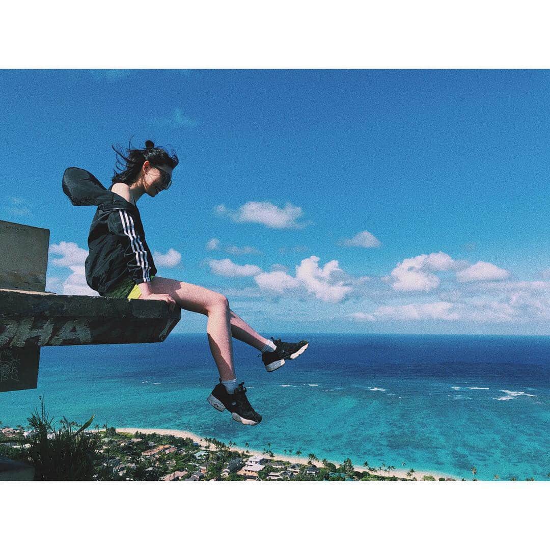 のインスタグラム：「- - Lanikai pillbox hike⛰ - - #ハワイ #ピルボックス #ラニカイ #全米ナンバー1ビーチ #絶景 #でも高くて怖くて人生で1番作り笑顔を頑張った写真笑 #hawaii #pillbox  #lanikaipillbox  #lanikaibeach  #hike #beautiful  #place  #activities  #instagood  #followme  #like4likes」