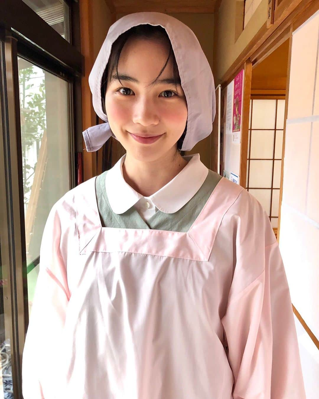 のん（能年玲奈）さんのインスタグラム写真 - (のん（能年玲奈）Instagram)「すずさんほっかむり。そして猫🐈 #映画秘宝 #この世界の片隅に #昭和のくらし博物館 #すずさん #北浦敦子 さん #菅野史絵 さん #飯嶋久美子 さん #のん」3月20日 18時09分 - non_kamo_ne