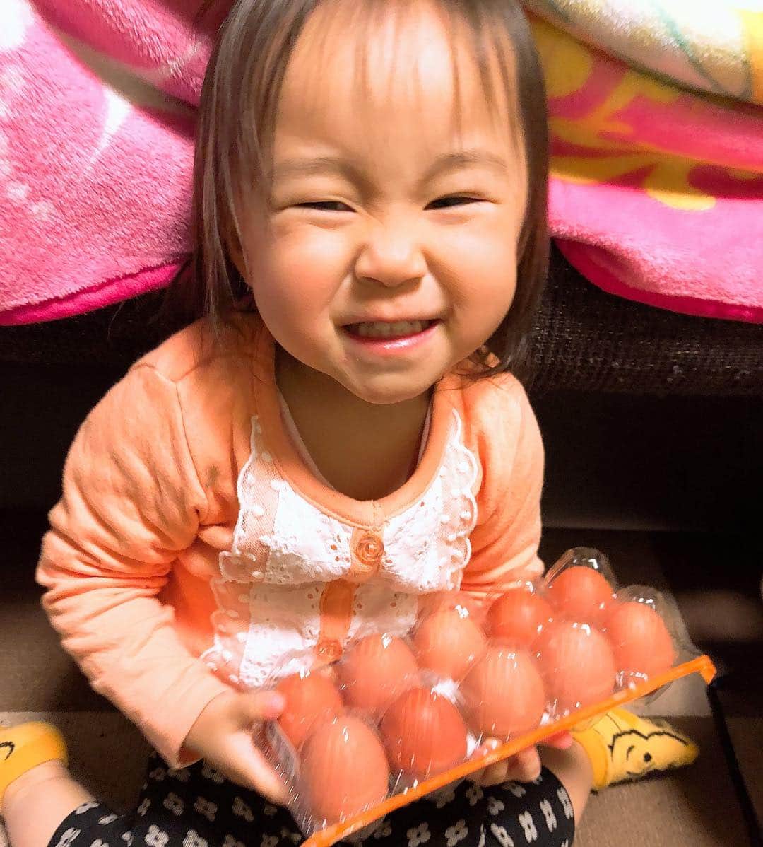 美奈子さんのインスタグラム写真 - (美奈子Instagram)「卵が98円だった～(,,> <,,)♡ 大家族には嬉しすぎる❤  急いでご飯作らなきゃ\(◡̈)/ 腹減ったコールが。。。。笑笑  #たまごやすっ #98円 #大家族には嬉しすぎる #美奈子」3月20日 18時19分 - minako_official