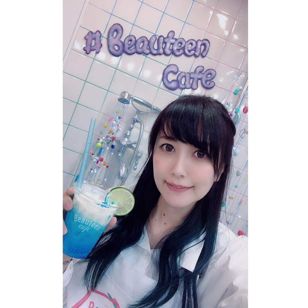 瀬谷ひかるさんのインスタグラム写真 - (瀬谷ひかるInstagram)「今日はBeauteenCafeのプレスデーでした✨✨ ヘアカラー剤のコラボカフェということで、バスルームがテーマの内装になってます🛁  限定スイーツもめちゃめちゃかわいい🥺💕しかも美味しい！笑  3/21〜26の期間限定オープンになりますので、原宿竹下通りにお越しの際はぜひお立ち寄りください😉🙌 #harajuku #takeshitastreet #sweets #Beauteen #hair #Cafe #BeauteenCafe #原宿 #竹下通り #原宿竹下通り #ビューティーンカフェ #カフェ #スイーツ #期間限定 #期間限定カフェ #お待ちしてます」3月20日 18時22分 - seyasy__h