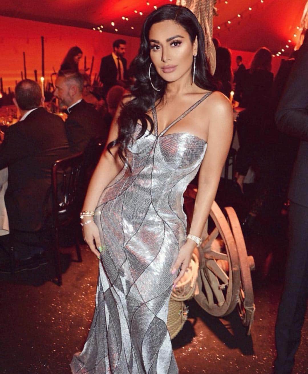 Huda Kattanさんのインスタグラム写真 - (Huda KattanInstagram)「Confidence is the sexiest thing a woman can wear! Repost @hudakattan Throwback to an amazing night with @bof @imranamed ❤❤London!! Should we do a public appearance there?!」3月20日 23時58分 - hudabeauty