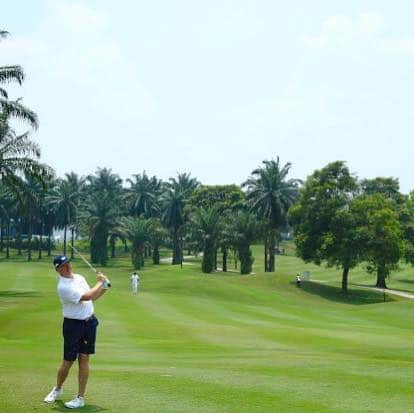 アーニー・エルスさんのインスタグラム写真 - (アーニー・エルスInstagram)「Nice to be back in Kuala Lumpur for #maybankchampionship. Course is beautifully presented. Appreciating the warm welcome from the fans. Should be a really good week」3月20日 18時30分 - ernieelsgolf