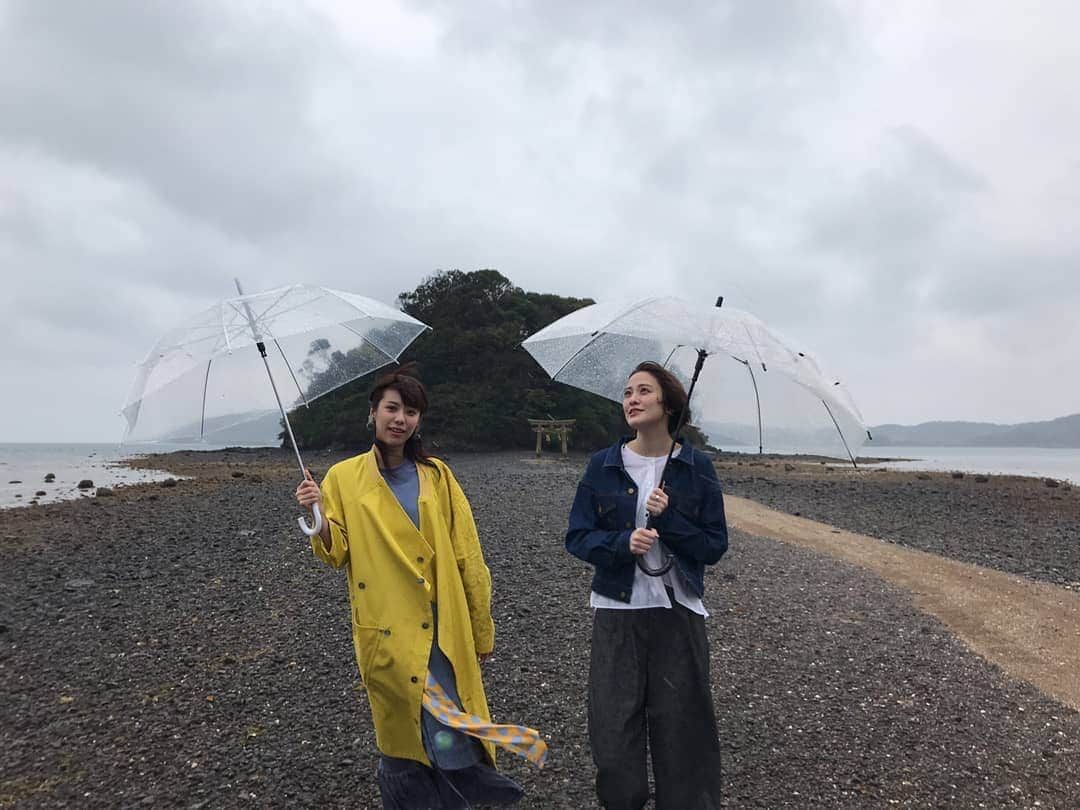 溝口恵さんのインスタグラム写真 - (溝口恵Instagram)「雨の中のあおめぐ🙃🙃 雨でも小島神社神秘的でした🙆💕 #あおめぐ #壱岐島 #雨 #雨でも楽しい #小島神社 #歩いてきた #この後 #傘ぶっ壊れた #あおちゃん #女子旅」3月20日 18時37分 - mizomegudesu78