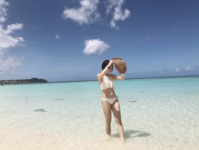 加藤るみさんのインスタグラム写真 - (加藤るみInstagram)「旅行の行き先はグアムでした🌺 海の透明度が高くて、 乾季なので全日晴れた🏝☀️ 東京からも3時間半くらいなので、 また行きたいな🗺✈︎ ． 水着は #roxy ❤︎❤︎❤︎ アウトレットで購入💋 #るみのたび」3月20日 18時40分 - rumicinema