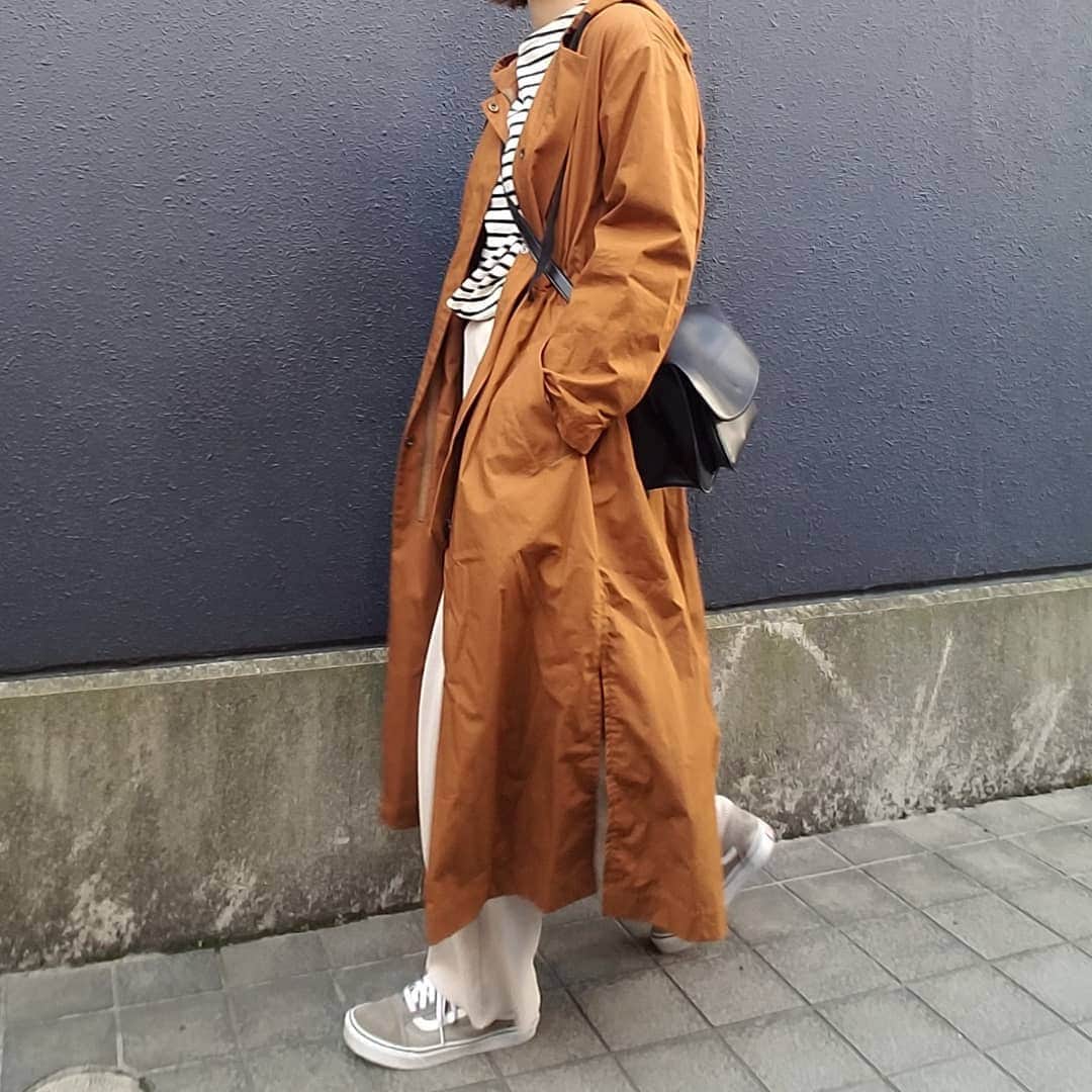 のインスタグラム：「*** Orange🍊  アイスモカのテイクアウトは250円 安いし美味しいしサイコーなやつ☕  あっ、完全にゆりゆりロスです😢ww  대부분저렴이🍏 줄무늬는 한국에서 샀던  #coordinate#casualstyle#springfashion#nine#lowrysfarm#frombeginning#vans#oldskool#반스#반스올드스쿨#프롬비기닝#저렴이#줄무늬#데일리코디#코디스타그램#モッズコート#リブニットパンツ#ボーダーt#オールドスクール#バンズ#コーディネート#今日のコーデ」