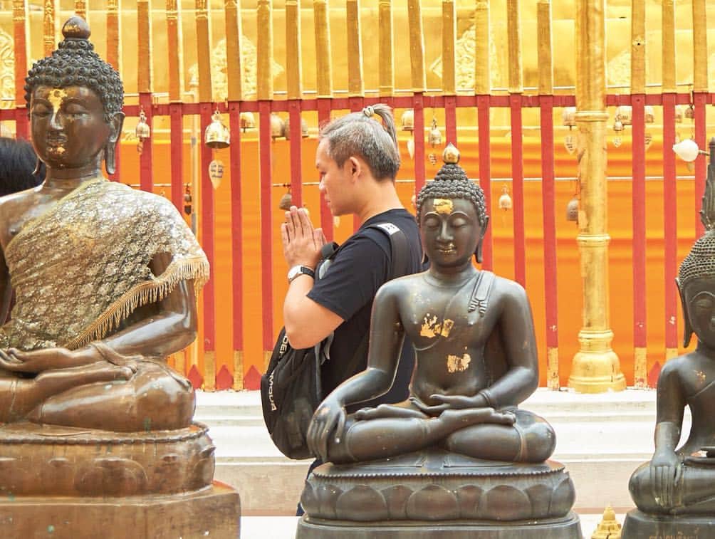 タイ国政府観光庁さんのインスタグラム写真 - (タイ国政府観光庁Instagram)「開運祈願に訪れたい🙏最強のパワースポット５選✨﻿﻿ ﻿ 国民の約95％が仏教徒のタイでは、寺院や祠を参拝し祈りを捧げることを大切にしています☺️﻿﻿ ﻿ 特集記事では、タイの人々から「願いごとが叶うパワースポット」として知られている５つの寺院＆祠を掲載中‼️﻿﻿ ﻿ ガイドブックで見かけるおなじみのスポットから、タイの人々の間で支持されているあまり知られていないスポットまでご紹介しています✨﻿﻿ ﻿ ぜひご覧ください😉﻿﻿ ﻿ 🔗特集記事はプロフィールのリンクから @thailand_jp﻿﻿ ﻿ #タイ #パワースポット #タイ寺院 #お寺巡り #仏像 #開運祈願 #願い事  #タイ旅行 #旅好きな人と繋がりたい #旅行好きな人と繋がりたい #はじめてのタイ #もっと知りタイ #こんなタイ知らなかった #thailand #temple  #buddhastatue #spiritual #goodenergy  #amazingthailand #thailandtravel #thailandtrip #thai #thaistagram #lovethailand」3月20日 18時43分 - amazingthailandjp