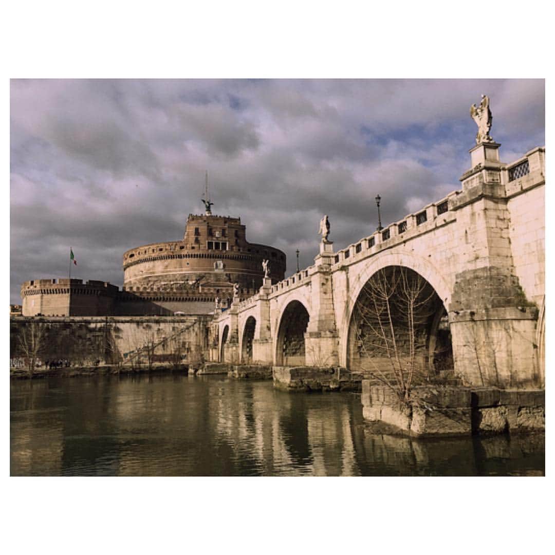 マット・ディロンさんのインスタグラム写真 - (マット・ディロンInstagram)「#castellosantangelo #roma #italy」3月20日 18時53分 - mattdillon