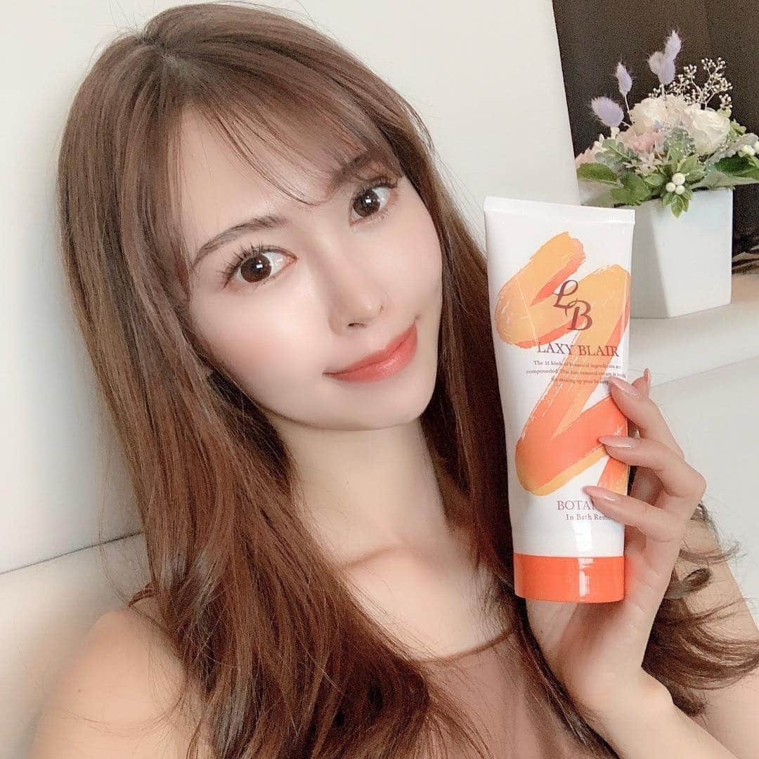 清水愛美さんのインスタグラム写真 - (清水愛美Instagram)「半袖やノースリーブを着る季節が くる前にちゃんとケアしておかなきゃ🥺💓 という事で！ 脱毛クリームの出番💓 ラグジーブレア インバスリムーバー * 塗る→待つ→流すの３ステップで簡単でした！ 容器にスポンジが付いていて 塗りやすいです！(^^) * 本当にクリームで脱毛が出来るなんて 正直驚きでした🥺✨💓 * #laxyblair #ラグジーブレア #インバスリムーバー #ボタニカル #除毛 #ムダ毛 #時短」3月20日 18時46分 - manami_s0902