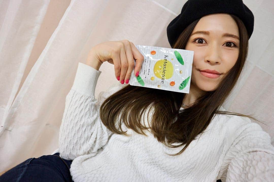 のインスタグラム：「季節の変わり目はサプリ頼り🌿✨ ． 新しく出たサプリメントを愛用してます🌸 ． 亜麻仁油の上質なオイルを使用していてケトン体質に促してもらいながら健康的にダイエット❤︎ ． バックの中に持ち歩ける大きさなのでおススメです☺︎ ． ぜひチェックしてみてください♡ ． ． #PR #ケトジェンヌ #ケトジェニックダイエット #ERUFLE #美容 #サプリメント #女子力 #オトナ女子 #ボディメイク #健康 #health #beauty #supplement #lady #forme」