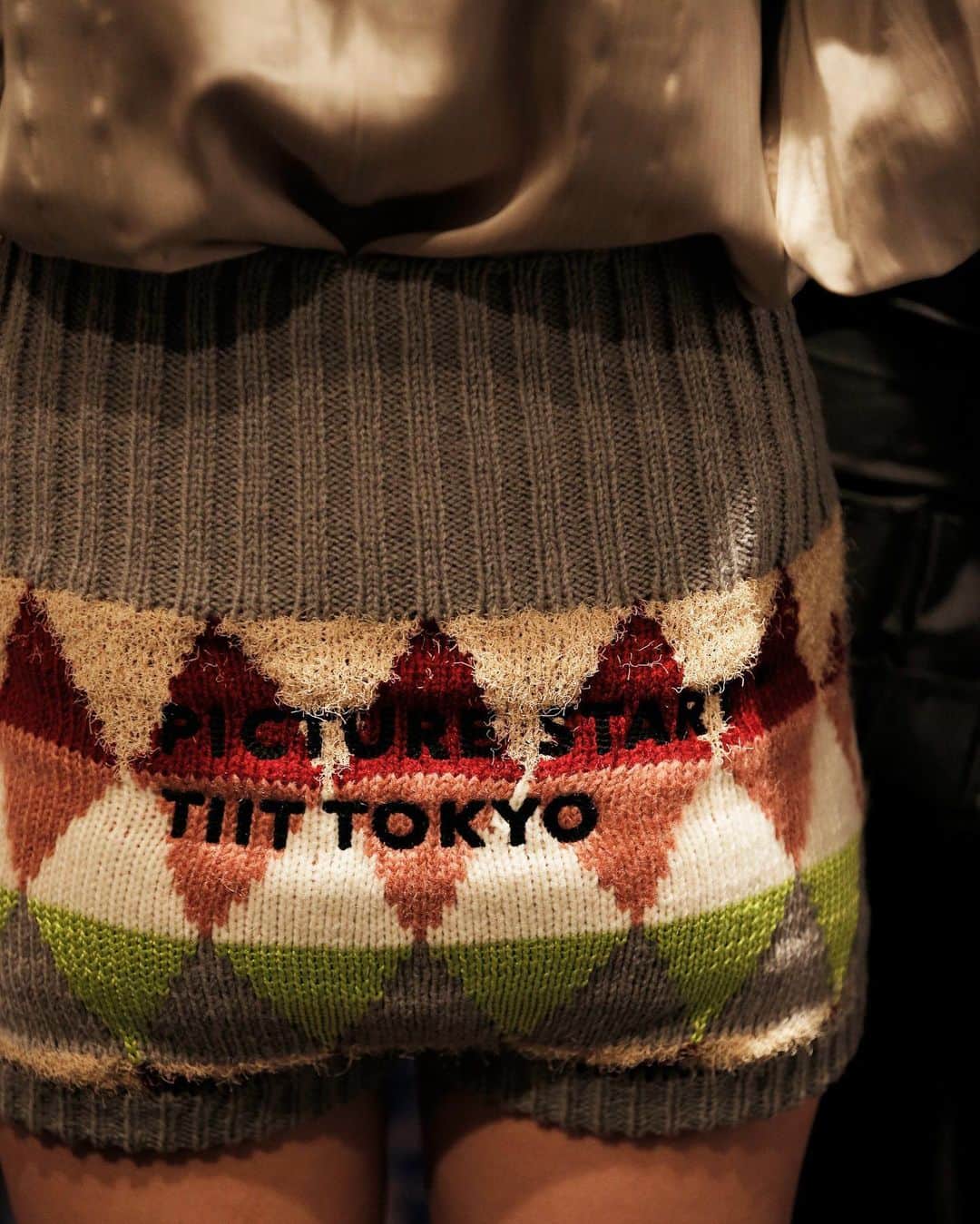 Droptokyoさんのインスタグラム写真 - (DroptokyoInstagram)「TIIT TOKYO 2019 AW COLLECTION “VOICE” @tiit_tokyo  #amazonfashionweek #tiit#streetstyle#droptokyo#tokyo#japan#streetscene#streetfashion#streetwear#ootd#streetculture#fashion Photography: @keimons @abeasamidesu」3月20日 18時58分 - drop_tokyo