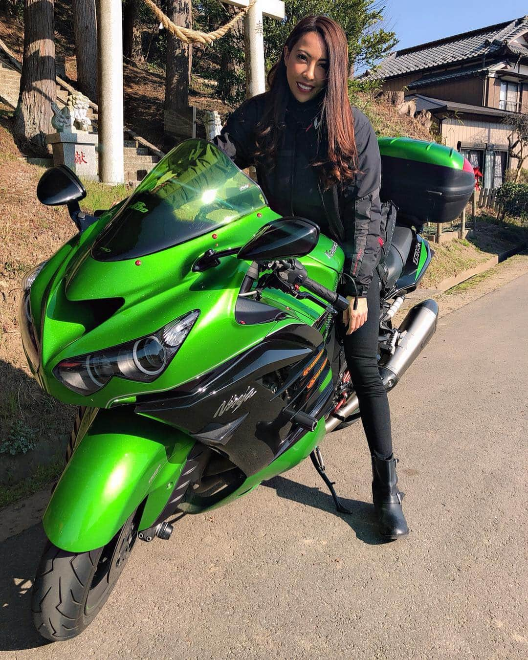 CAMIRAさんのインスタグラム写真 - (CAMIRAInstagram)「粟又の滝&ドイツ村行ってきました🏍 #zx14r かっこいいー！！ 天気も最高でした👏🔥 #lalumiere#トライアンフ#オートバイ#バイク女子#バイク#イギリス#バイクのある風景#バイクのある生活 #ストリートトリプル#千葉#山#ツーリング#粟又の滝#ドイツ村#bike#bikegirl#motocycle#bikelife#streettriple」3月20日 19時00分 - camila.528