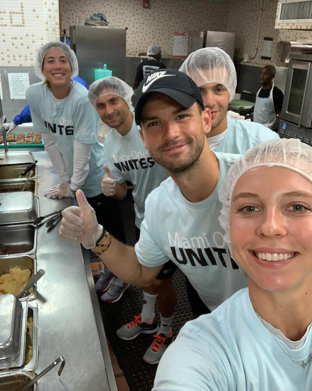 グリゴール・ディミトロフさんのインスタグラム写真 - (グリゴール・ディミトロフInstagram)「Had an amazing morning with Miami Rescue Mission, thank you for letting me come out and volunteer 🙏🏽 @no1ishomeless #MiamiOpenUnites」3月20日 19時12分 - grigordimitrov