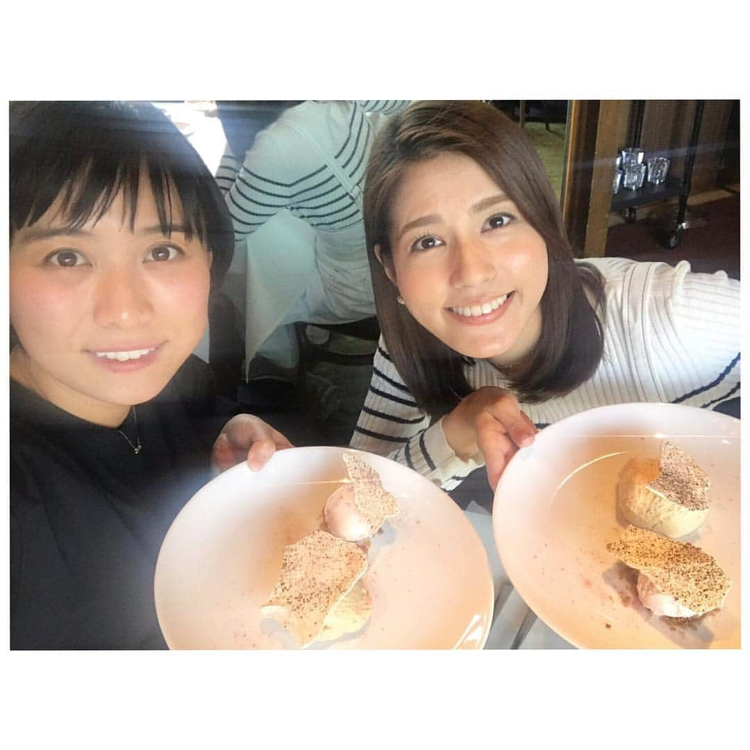 永島優美さんのインスタグラム写真 - (永島優美Instagram)「* 同期の雪乃とランチ🍴 帰り道、散歩をしながら桜が咲いているか探してきました♫ 10輪ほど見つけましたよ〜☺️🌸 写真で伝わりますかね…🙄？ * 局は違えど、就活の時からの大切な同期です♡ * * #山本雪乃 アナ #テレビ朝日 #デザートも桜アイスクリームでした😋 #5枚目は1年目の夏休み #一緒に行ったスペイン旅🇪🇸 #この頃から変わらず彼女はとにかくお茶目です。 #いつも元気をありがとう♡」3月20日 19時14分 - yuumi_nagashima