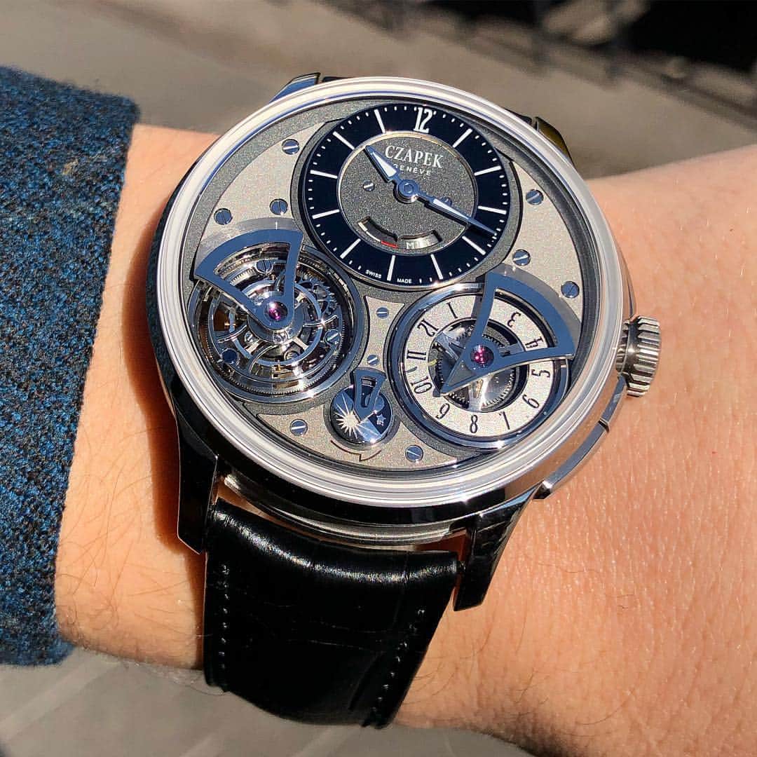 Daily Watchさんのインスタグラム写真 - (Daily WatchInstagram)「Out in the wild with the new Czapek Place Vendôme Titanium. 25 pieces with a price tag of 88,000 CHF each 👌🏼👌🏼 @czapekgeneve」3月20日 19時18分 - dailywatch