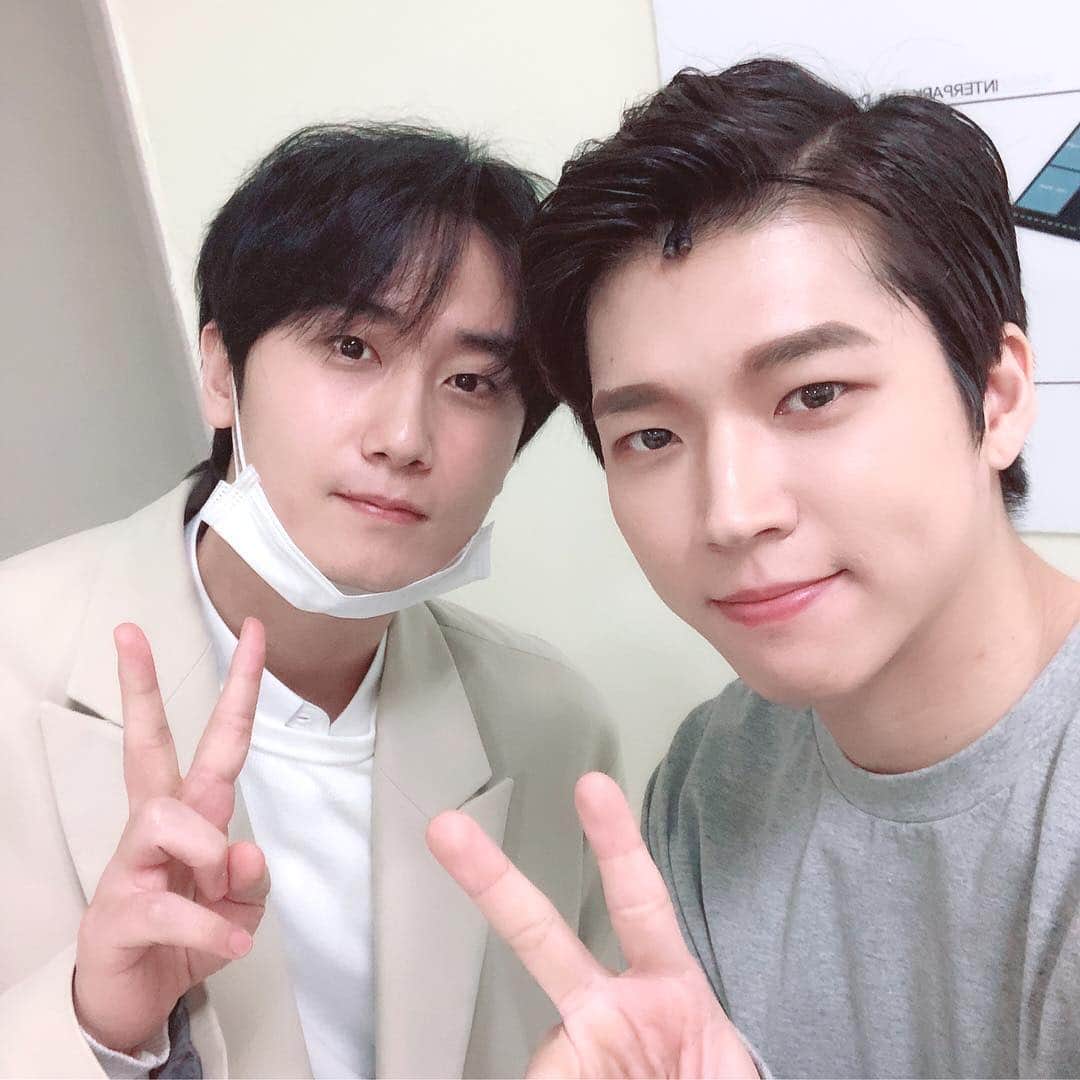 ウヒョン のインスタグラム：「뮤지컬 그날들 보러온 영생이형  #그날들 #허영생 #남우현」