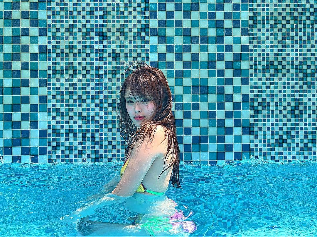 りおなさんのインスタグラム写真 - (りおなInstagram)「. 水冷たくて死ぬかと思った😂w . . . . . てかめっちゃビチョビチョ🤧🤧🤧 . . . . #model #rionamiyazawa #宮澤里緒菜 #ootd #撮影 #東京 #モデル #japan #tokyo #selfie #自撮り #bikini #sea #beach #model #workout #summer #vacation #trip #guam #outriggerguam #outrigger #タビジョ #onthebeach #pool」3月20日 19時32分 - rionapzzz