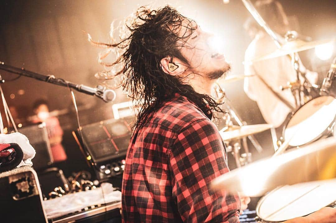 The BONEZさんのインスタグラム写真 - (The BONEZInstagram)「blood in blood out2019 新潟LOTS photo by @nekoze_photo  #thebonez  #superbeaver」3月20日 19時32分 - the____bonez