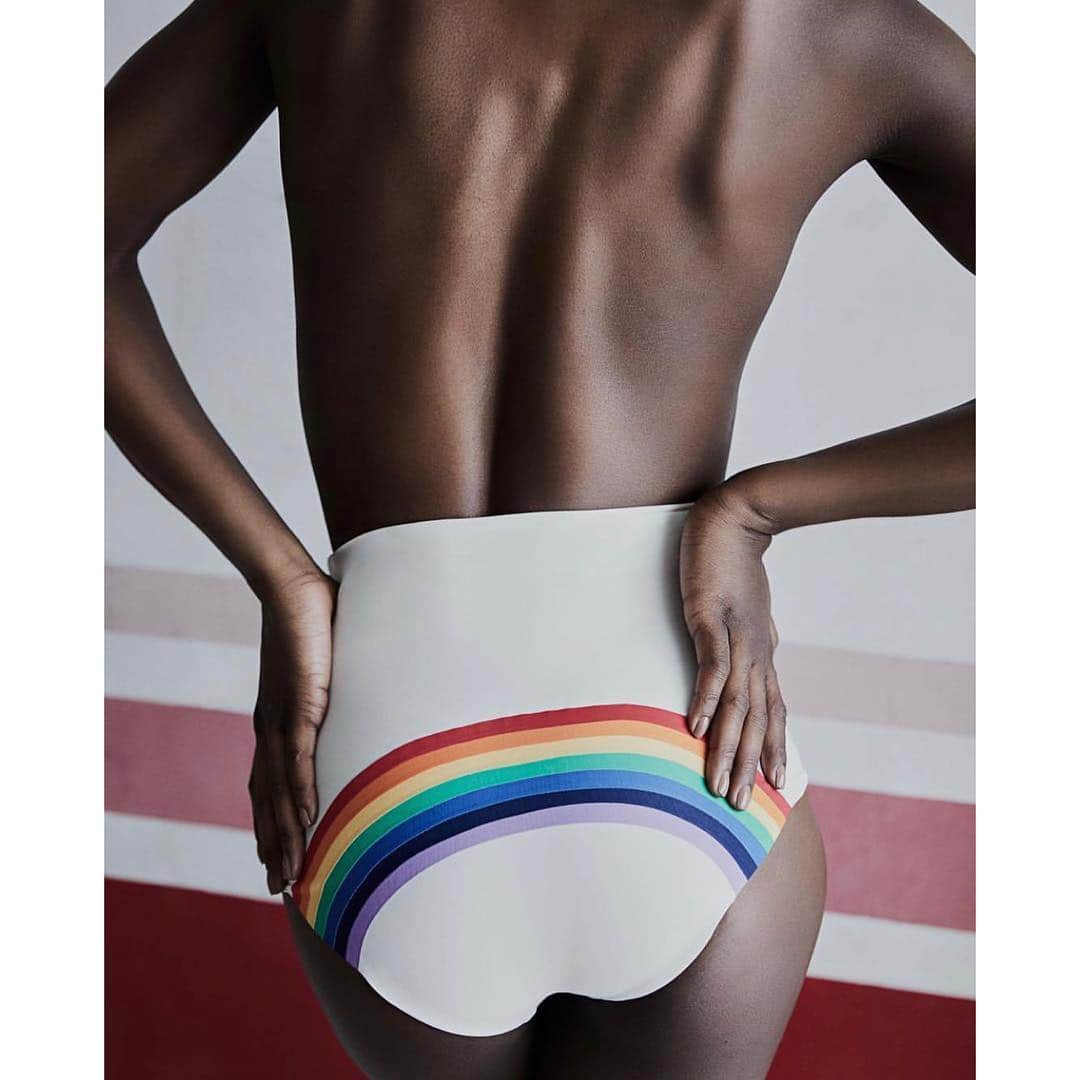 のインスタグラム：「Rainbow Bottom #rainbow #instorenow #swim #tmriodejaneiro  #surfbazaar #bazaarworld #surflodge #montauk」
