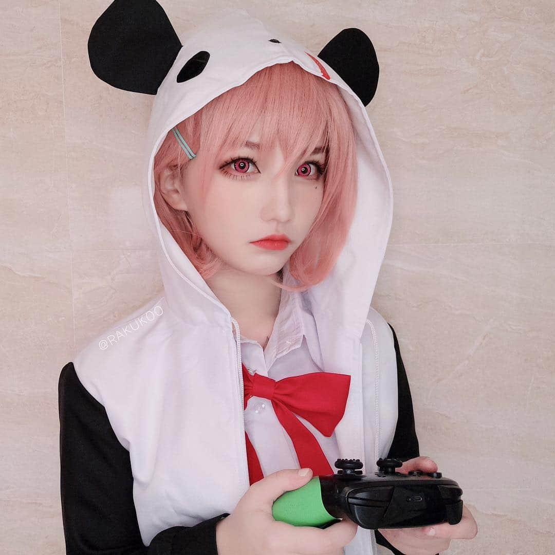 犬神洛洛子さんのインスタグラム写真 - (犬神洛洛子Instagram)「🐼🎮 #笹木咲 #sakusasaki #vtuber #cosplay #nijisanji #コスプレ #nintendoswitch」3月20日 19時49分 - rakukoo