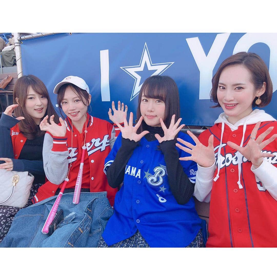 のインスタグラム：「連日オープン戦日和☀️ 今日はハマスタ🚢 新しいウィング席凄いねーっ✨ ますます横浜盛り上がりそうだね💙 マネケンがボックス席をとってくれていてけーちゃん🎻しおりん🍋まやちゃん👙とまったりほのぼの観戦でした✨ カープは負けちゃったけど色々と試しつつ開幕に向けて調整を仕上げている感じにワクワクしました♩床田投手、ナイスピッチング❕ 終わってからは中華街〜🐼🖤 平日デーゲーム終わりは空いてるので最高だね♩ #baseball#baseballfan#横浜スタジアム#ハマスタ#yokohamastadium#広島東洋カープ#横浜DeNAベイスターズ#carp#カープ女子#ベイガール#野球女子#野球観戦#オープン戦2019#オープン戦#明日も行くよ」