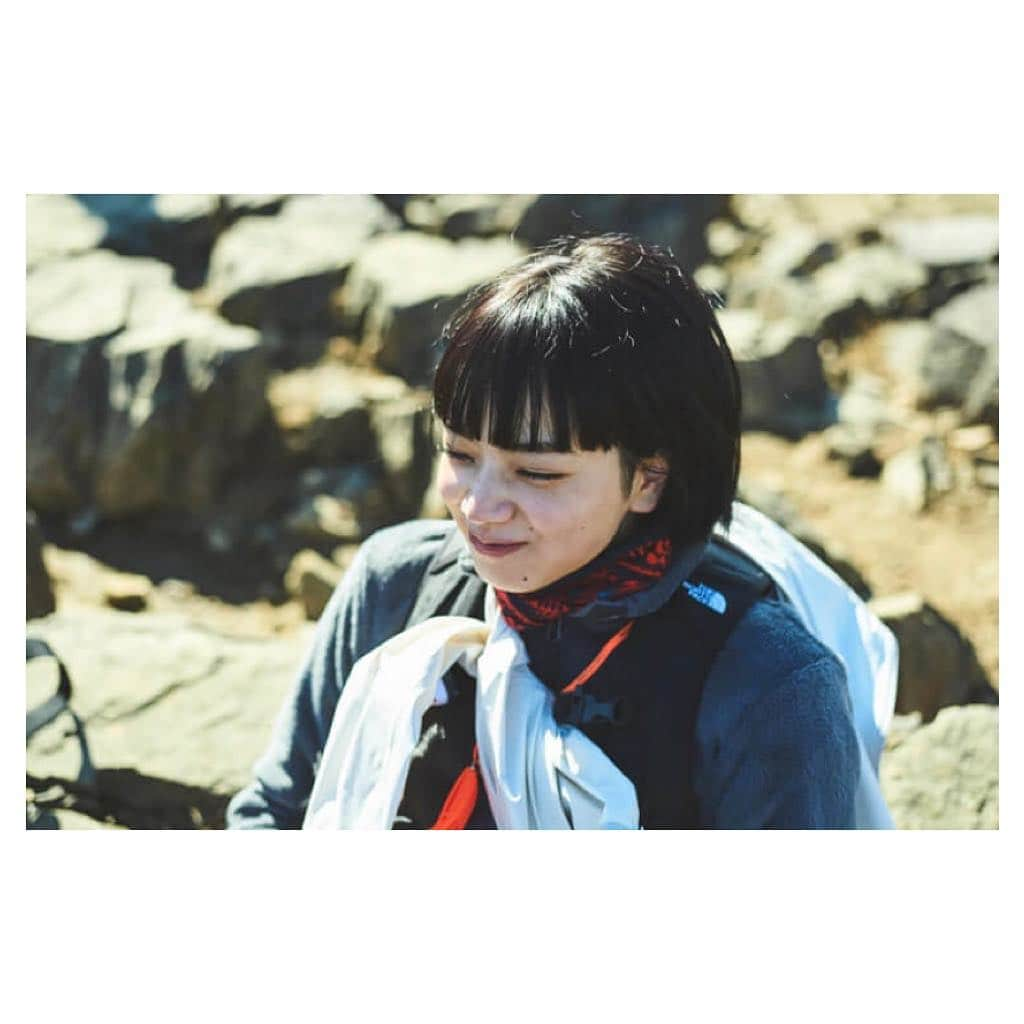 小松菜奈さんのインスタグラム写真 - (小松菜奈Instagram)「小松 × 山⛰ #第3弾山登り編 #ガールフイナム」3月20日 19時58分 - konichan7