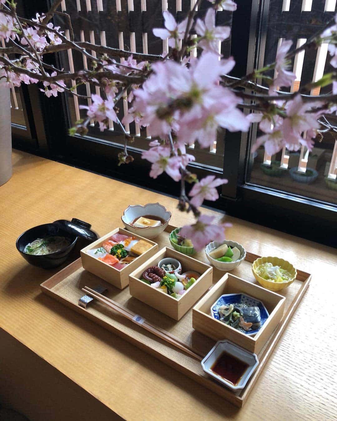 金セアルのグルメインスタ