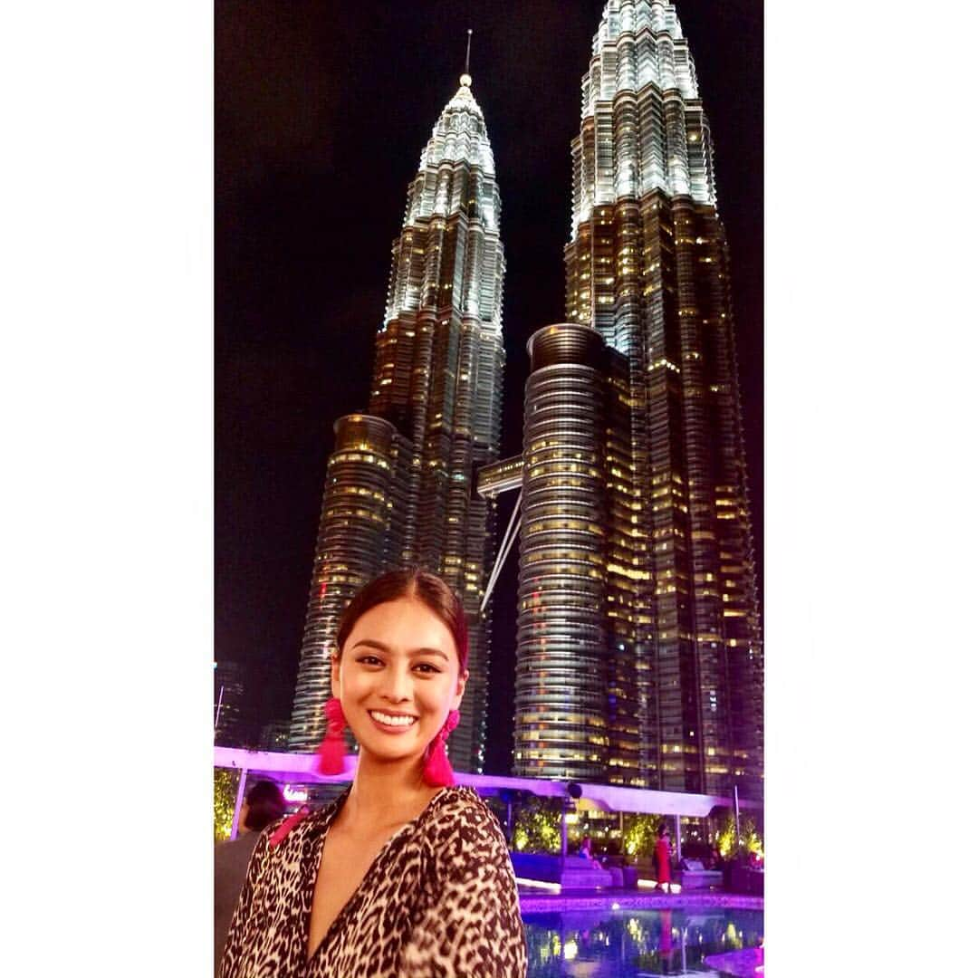 遊海 Yuumiさんのインスタグラム写真 - (遊海 YuumiInstagram)「Best view of KL Twin tower ❤️ マレーシアKLツインタワー❤️ Im not a night person but when im back in malaysia saya selalu jalan jalan ❤️ @tourismmalaysiasentral  Dress by @allsaintsjapan  #malaysiatrulyasia #tourismmalaysia #petronastwintower #klcc #bestview #kualalumpur #malaysia #yuumitravel #nightout #neonnight #klnight #allsaintjapan #allsaint」3月20日 20時12分 - yuumi_kato