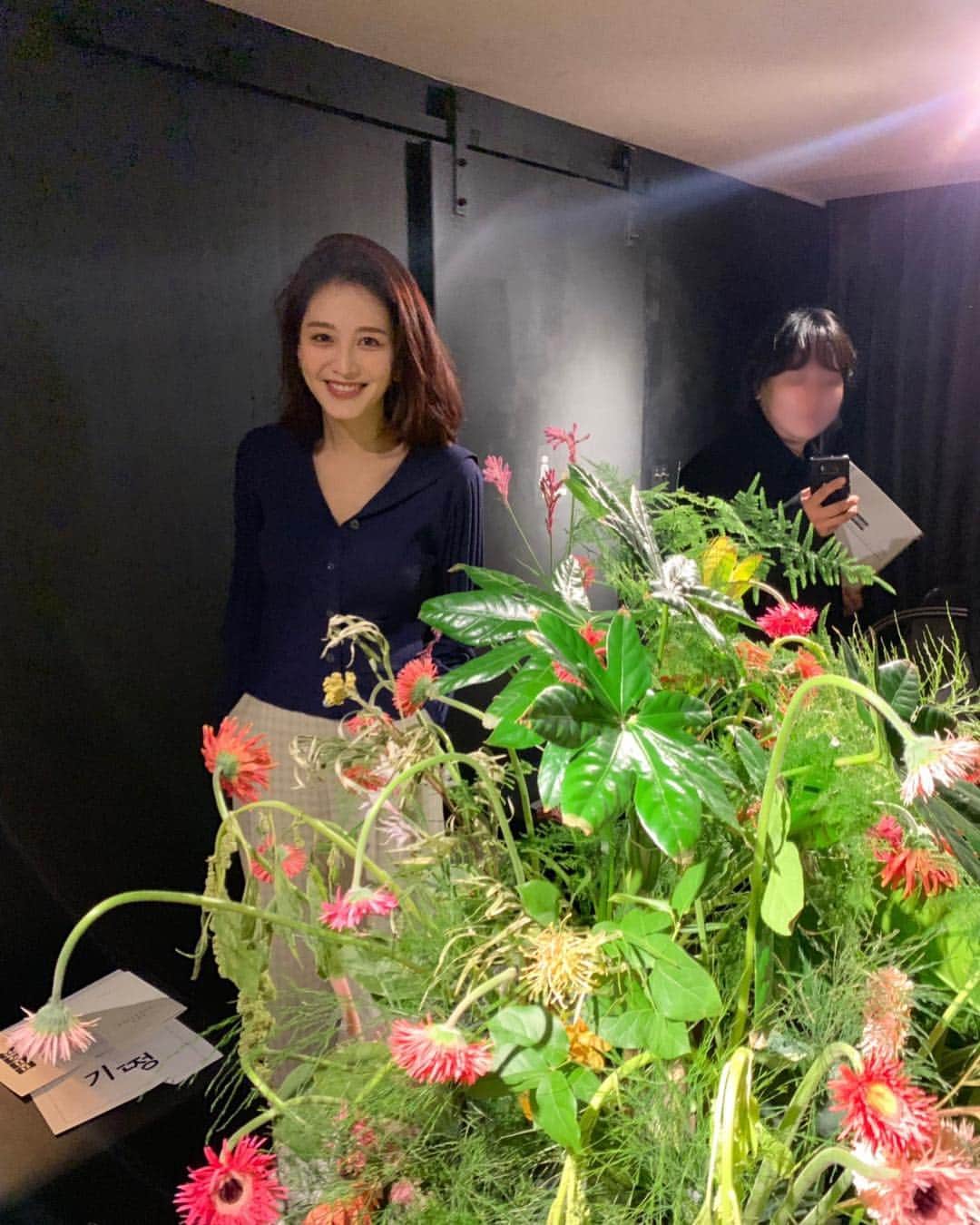 キム・ジェギョン さんのインスタグラム写真 - (キム・ジェギョン Instagram)「의상도 꽃도 다다다 너무 예뻤던#EENK」3月20日 20時09分 - _kimjaekyung_