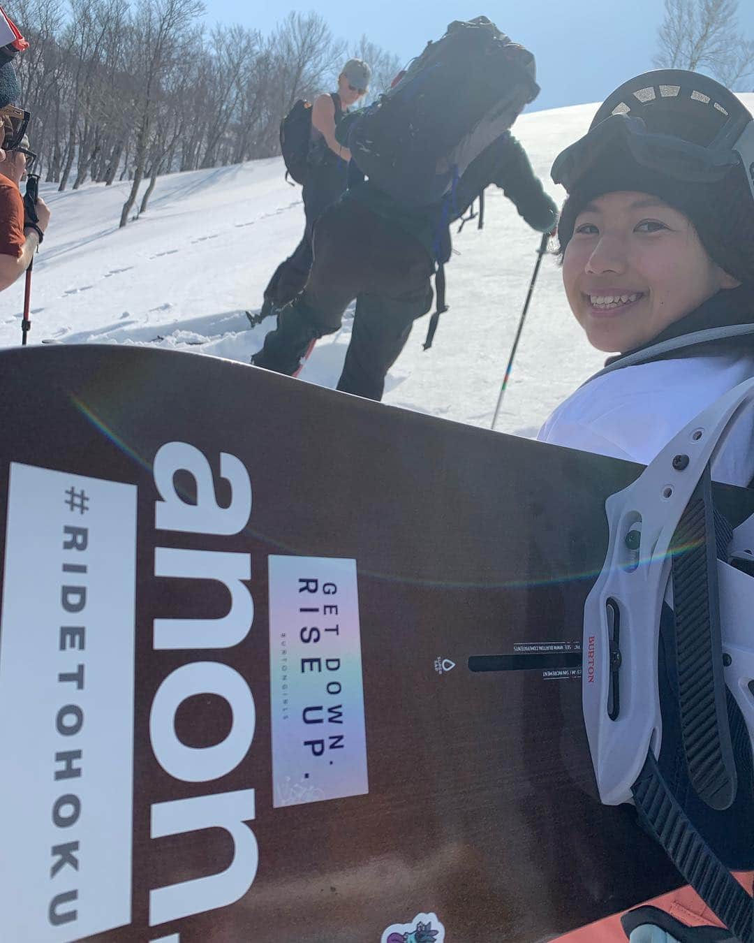 大江光さんのインスタグラム写真 - (大江光Instagram)「Smile😊💓 I makes happy to snowboarding with her. @kurumi924 ♡ . . . #aomorispring #burton #ridetohoku」3月20日 20時10分 - hikaru3.83