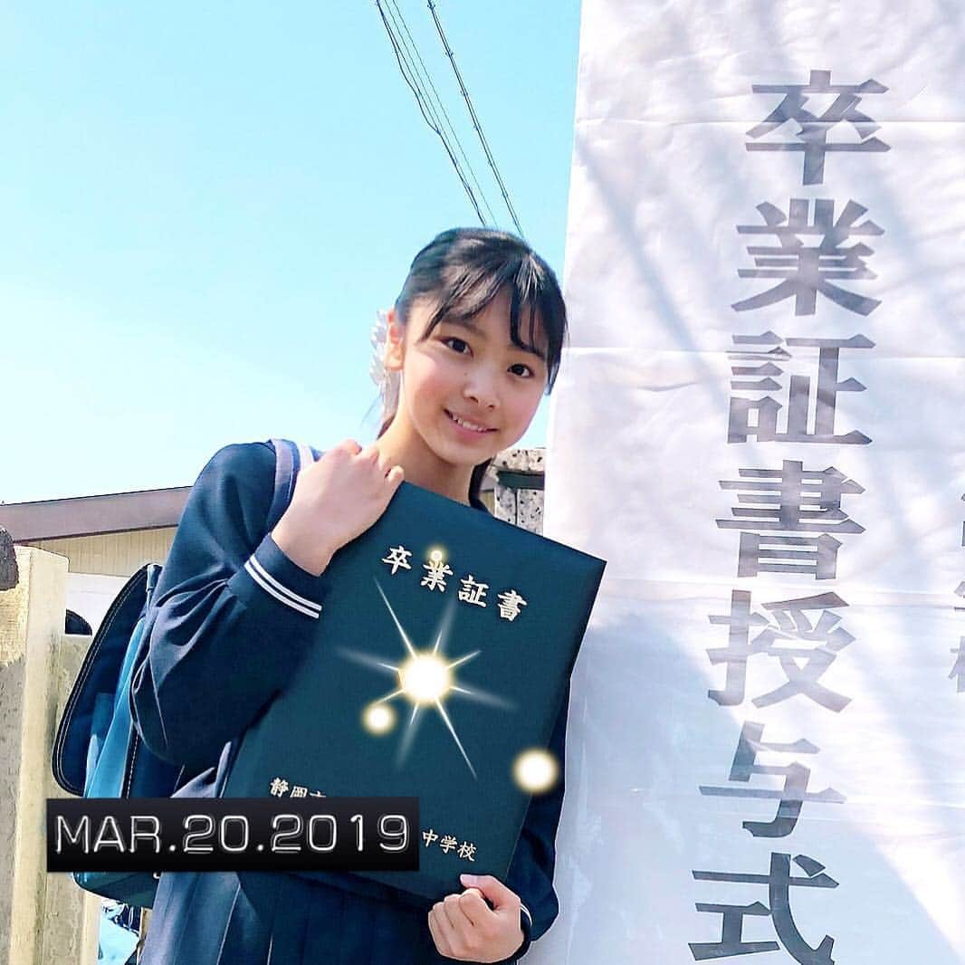 栗田桃花さんのインスタグラム写真 - (栗田桃花Instagram)「2019.3.20 中学校卒業しました🌸 ｢旅立ちの日に」を歌ってるとき、たくさんの思い出がフラッシュバックして号泣しちゃいました😭笑 高校生になっても頑張ります❗️ #卒業 #中学校 #卒業式」3月20日 20時18分 - kurimomo330