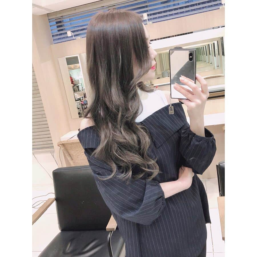 村田莉さんのインスタグラム写真 - (村田莉Instagram)「透明感カラー💙💚💇🏻‍♀️ . @ryuji.1025 @tia_by_risel . #hair #haircolor #hairstyle #longhair #머리 #머리스타일 #머리스타그램」3月20日 20時30分 - murata_mari