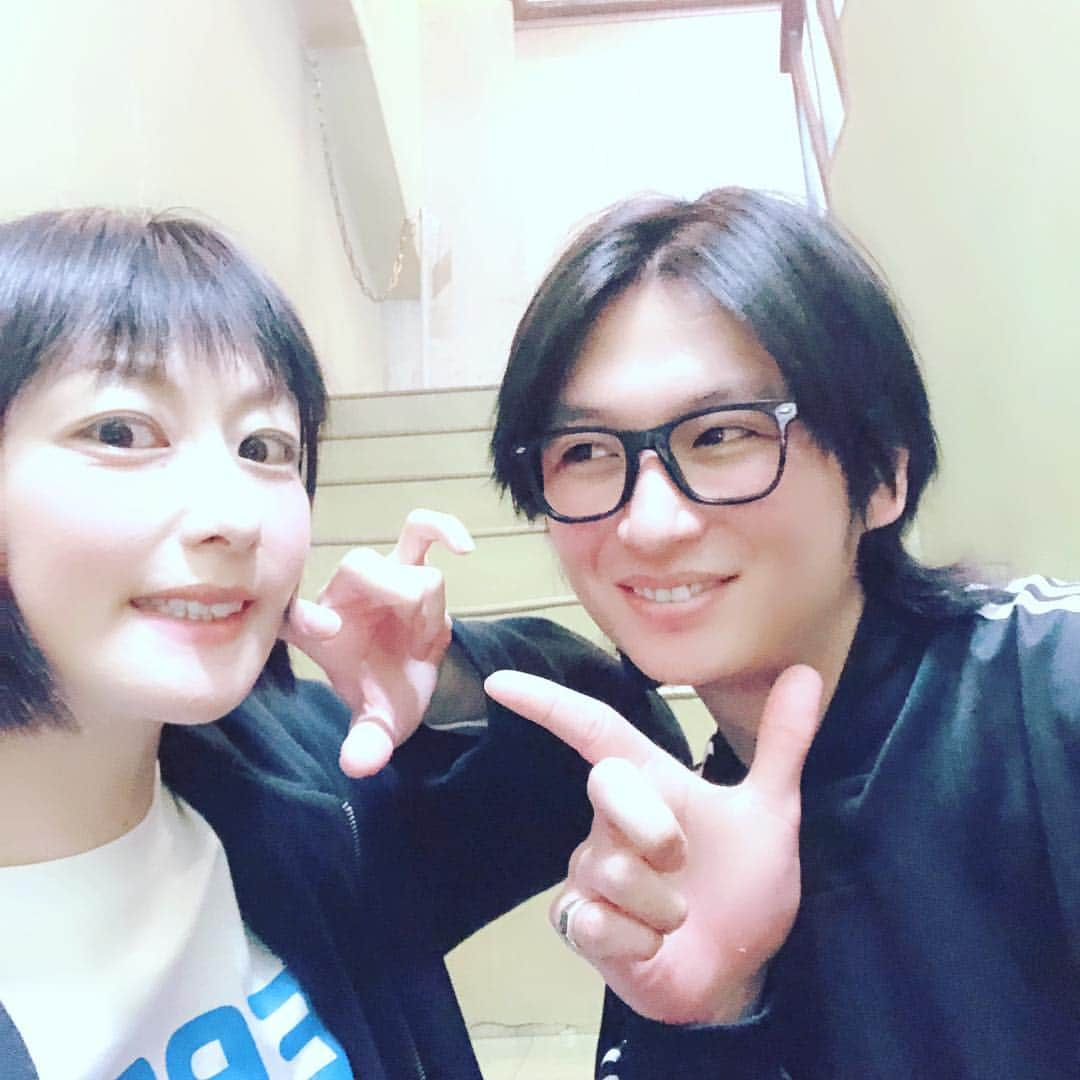 鳥居みゆきさんのインスタグラム写真 - (鳥居みゆきInstagram)「稽古場で誕生日祝ってくれたーーーわーーー  劇団TEAM-ODAC第31回本公演 『浮遊するfitしない者達』 【脚本・演出】笠原哲平(TEAM-ODAC) 【サウンドプロデューサー】blue but white 【主題歌】「over you」（blue but white） ================================ 【劇場】俳優座劇場 〒106-0032 東京都港区六本木4-9-2 http://www.haiyuzagekijou.co.jp/map/ 【出演】  堂本翔平（TEAM-ODAC）  伊藤寧々  塩﨑太智(M!LK)／高品雄基(TEAM-ODAC) 山内圭輔 西原健太（TEAM-ODAC）  仙石みなみ 千代反田美香（TEAM-ODAC） 村野真菜（TEAM-ODAC／五反田タイガー） 木下綾菜(さんみゅ〜) 崎本大海  ジンソク 松本唯（TEAM-ODAC） 小西啓太（TEAM-ODAC） 松浦正太郎  三浦菜々子(真っ白なキャンバス) 佐々木雄治（TEAM-ODAC） 藤巻あおい 上野理  中塚皓平(DIAMOND☆DOGS) もう中学生 鳥居みゆき／川谷修士(２丁拳銃)  モロ師岡 (敬称略)  下記キャストはダブルキャストとなります。（敬称略） ///////////////////////////////////////// 鳥居みゆき／川谷修士(２丁拳銃) 塩﨑太智(M!LK)／高品雄基(TEAM-ODAC) ///////////////////////////////////////// 【公演日程】 2019年4月10日（水）～4月14日（日）≪全８ステージ≫ 4月10日（水） 　18時半(♪) 4月11日（木）13時半(♪)／18時半(♪) 4月12日（金）13時半(★)／18時半(★) 4月13日（土）13時(♪)　／18時(♪) 4月14日（日）14時(●) ———————————– ♪／鳥居みゆきさん・塩﨑太智さん、出演回 ★／川谷修士さん・塩﨑太智さん、出演回 ◉／鳥居みゆきさん・高品雄基さん、出演回 ———————————– ※客席開場は開演の30分前からとなります。 ※ロビー開場及びグッズ販売は開演の1時間前より開始致します。 【チケット発売日】 2019年3月9日(土)AM10:00〜 【チケット】（全席指定） ≪前売券≫ S席 8,500円（特典付き） A席6,500円 ≪当日券≫ S席 9,000円（特典付き） A席 7,000円  是非是非！！！」3月20日 20時27分 - toriimiyukitorii