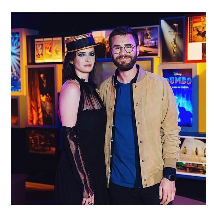 エヴァ・グリーンさんのインスタグラム写真 - (エヴァ・グリーンInstagram)「#EvaGreen during the launch of the #TimBurton #Dumbo exhibition at the Eléphant Paname centre d'art et de danse in Paris, France (March 19, 2019)  Stylist: @lesliefremar Hair: @alainpichonhair using @oribe products Make-Up: @lisaeldridgemakeup  Dress: @ysl  Photos by © Lisa Eldridge, Philippe Blet/REX, Cyprien  The exhibition will run from March 20 to March 24. DUMBO will be released in France on March 27.」3月20日 20時27分 - evagreenweb