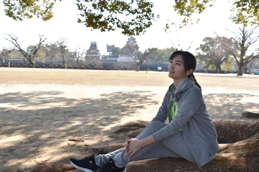野口真未のインスタグラム：「・ 熊本城 二の丸広場で🏃  この春mizunoのおnew💗  #mizuno #mizunorunning」