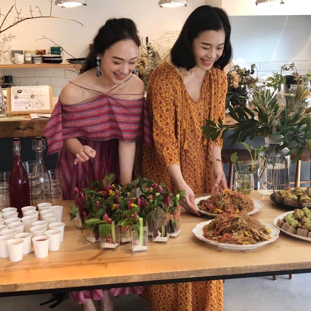 田中マヤさんのインスタグラム写真 - (田中マヤInstagram)「maya&reme event! vol.5✨ お越し下さった方々😌 ありがとうございました✨ 楽しいひとときでした✨ ・ ゆらぎの季節 私のケア方法、過ごし方、アイテム✨ remeちゃんのお料理もとても美味しかったですね😌✨ ・ 今回の衣装は @velnica_japan ✨ 人気の春夏コレクション✨ ・ #mayareme #マヤレメイベント #ヴェルニカ #velnica #instagood #instadaily #instabeauty #instafashion #fashion #vegan #vegetables #셀스타그램 #셀피 #셀카 #일상 #데일리 #뷰티 #미용 #좋아요」3月20日 20時40分 - tanakamaya__official