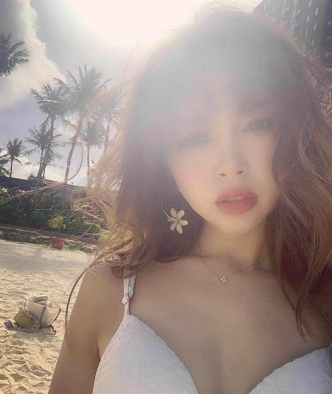 のインスタグラム：「Beauty skin✨ ・ グアムで紫外線を浴びたあとアフターケア❤︎ ・ 共立美容外科で、シミとりレーザートーニングをしてきた(＊´ω｀＊)” ・ パックもしてくれるからプルプルに💓 ・ ・ 蓄積して濃いシミになってしまうから、事前に防いでマシにする！ ・ これからの時期はシミのケアしっかりしつつ、 日焼け防止をちゃんと頑張る💓！！」